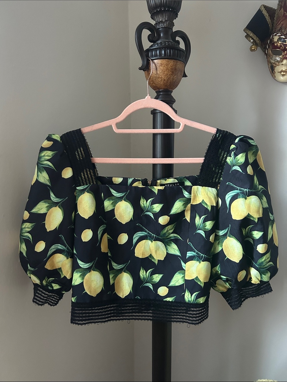 Beulah Black Lemon-Print Puff Sleeve Crop Top